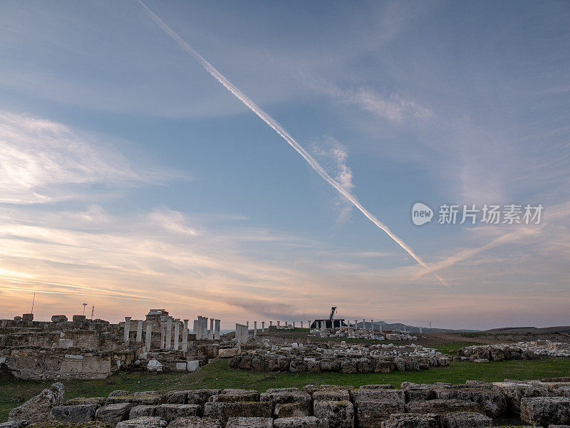 老底嘉古城，位于帕穆嘉丽地区的吕库斯