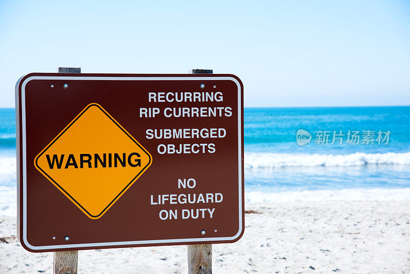 海滩上警告标志