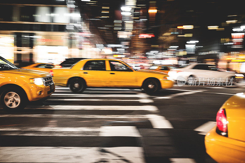 纽约大街上的出租车