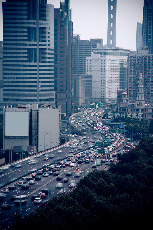 上海，高速公路上开车