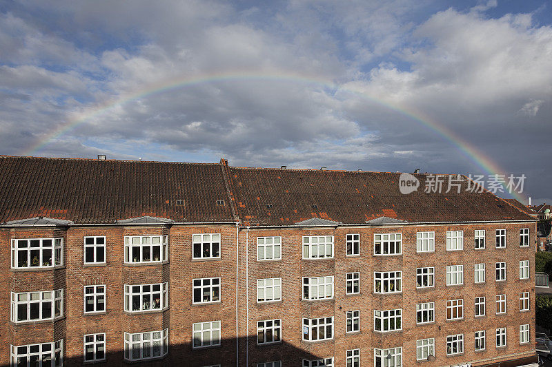 住宅建筑上的彩虹