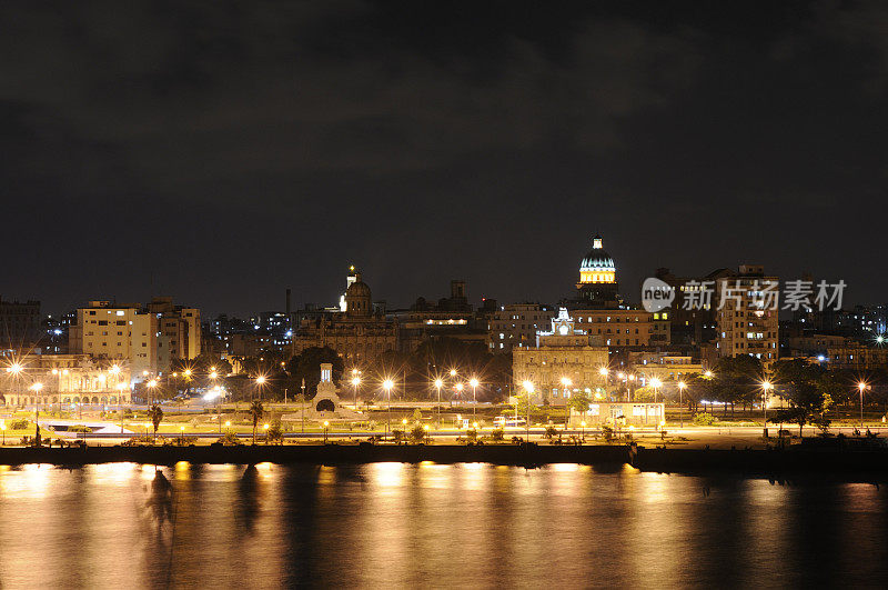 哈瓦那海湾的夜晚