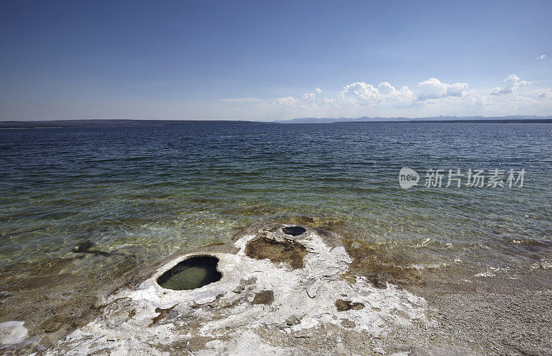 黄石公园:湖边温泉