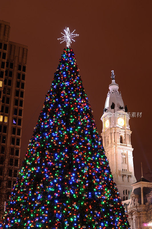 圣诞树和费城市政厅