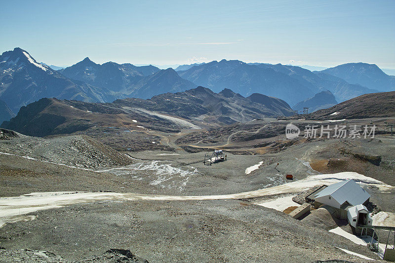 夏日的阿尔卑斯山滑雪区