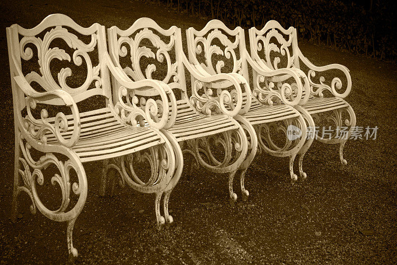 白色巴洛克式椅子
