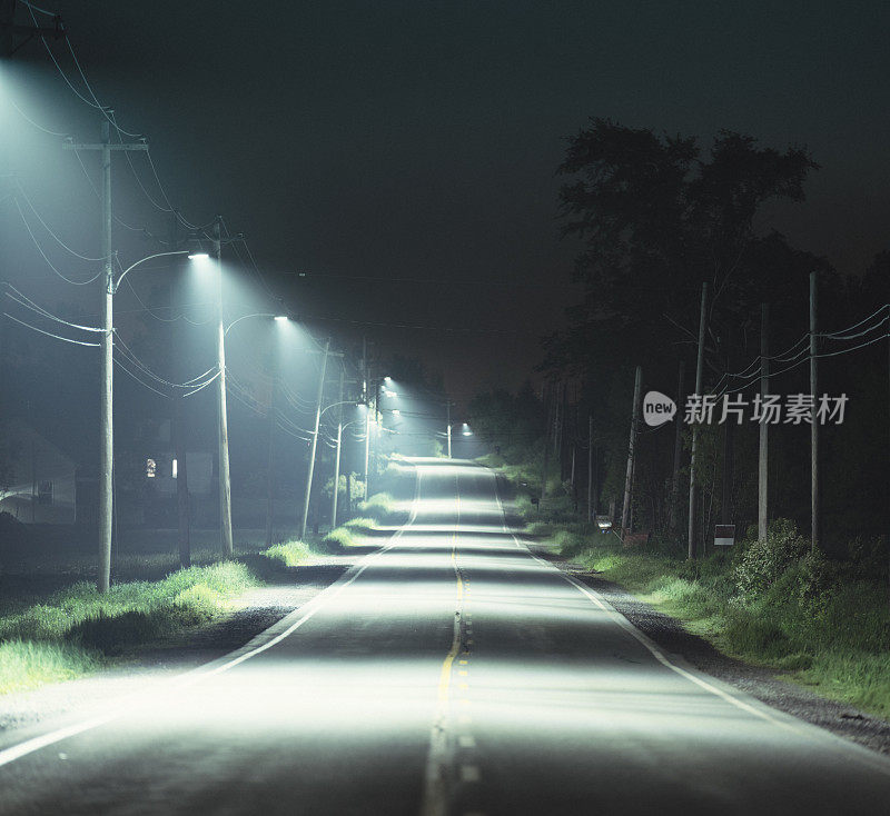 乡村道路与LED路灯