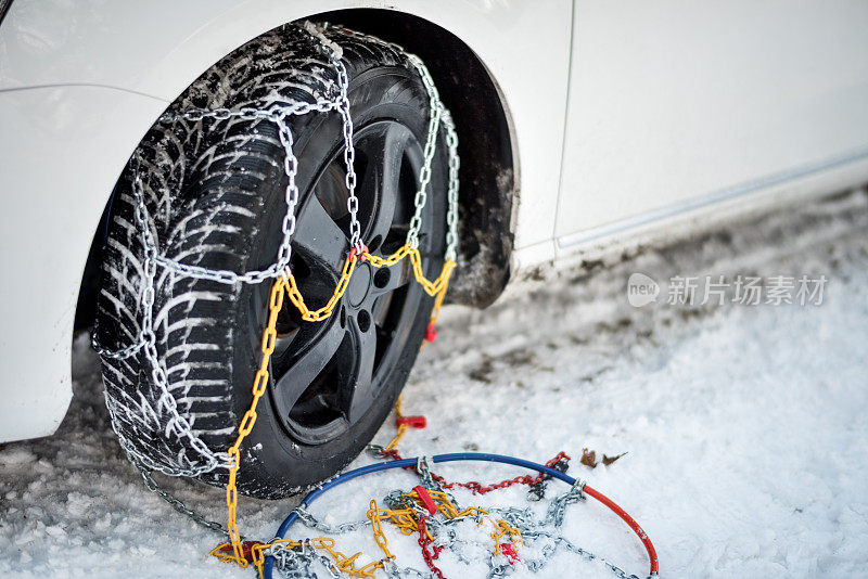 汽车轮胎上的雪链