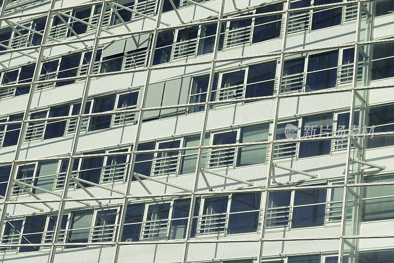 荷兰乌得勒支的现代办公建筑立面