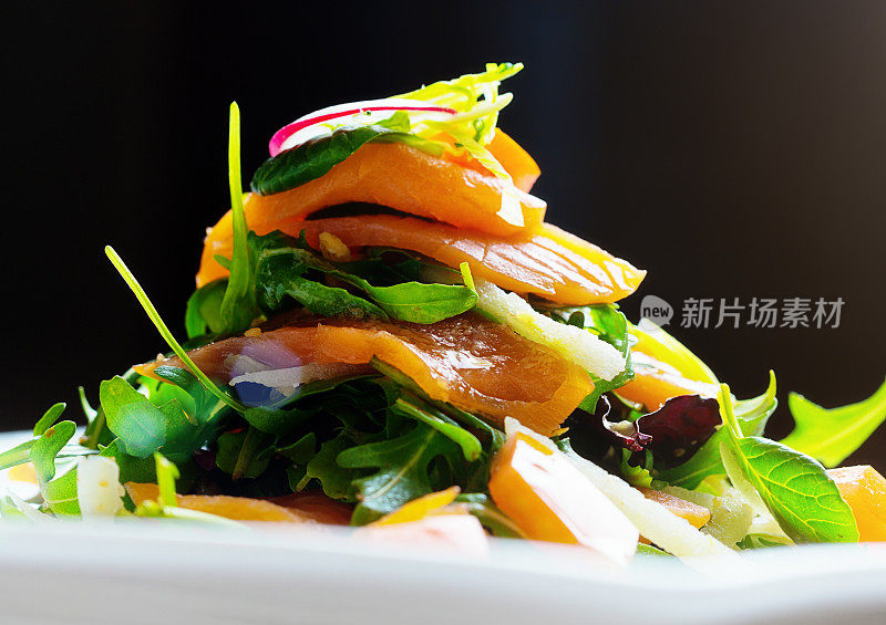 三文鱼沙拉:健康、新鲜、美味!