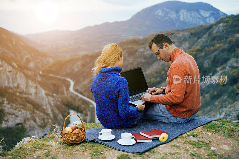 在世界之巅用科技野餐