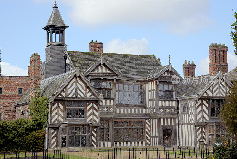 17世纪英国庄严的宅邸——下面是更多的建筑外观。