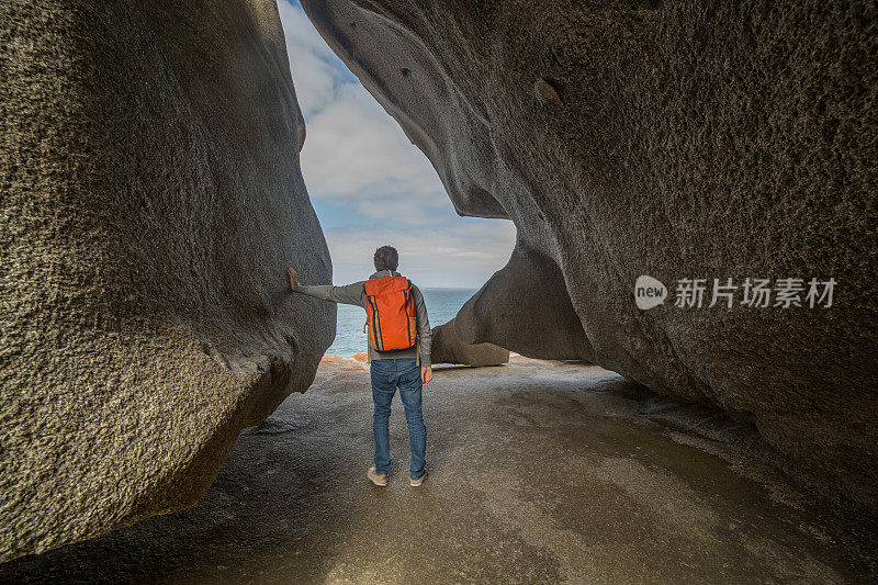游客在袋鼠岛的非凡岩石