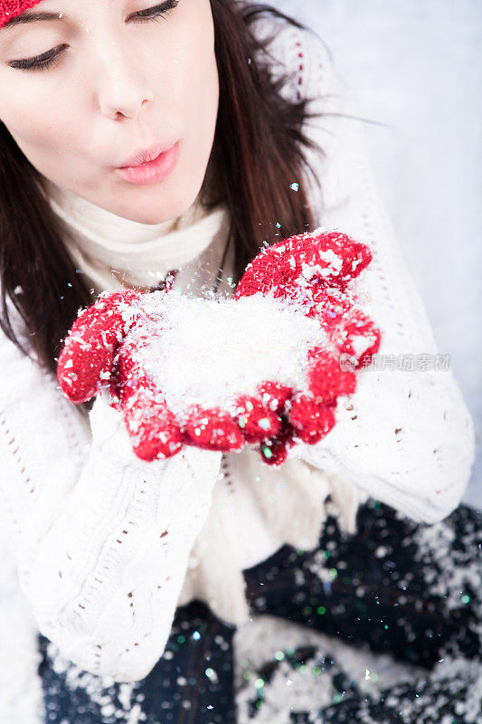 美女吹雪