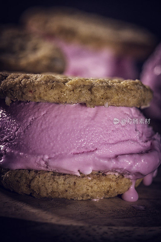 自制草莓冰淇淋三明治