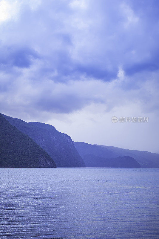 云中的峡湾