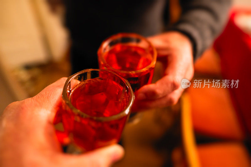 无比的酒杯