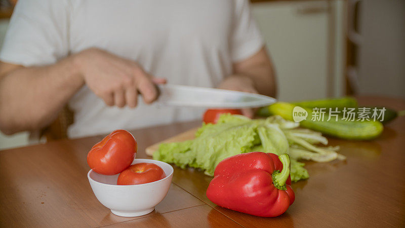 手煮用刀切蔬菜