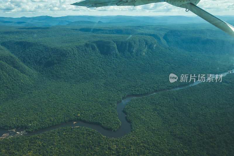 南美圭亚那热带丛林鸟瞰图