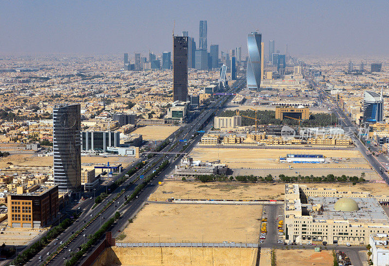 沿法赫德国王路和奥拉亚街向阿卜杜拉国王金融区-月亮塔，沙特阿拉伯利雅得
