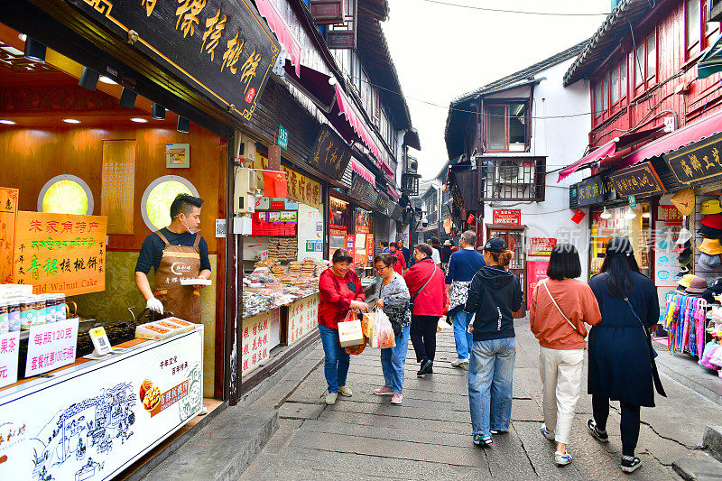 朱家角古镇市场位于中国上海青浦区