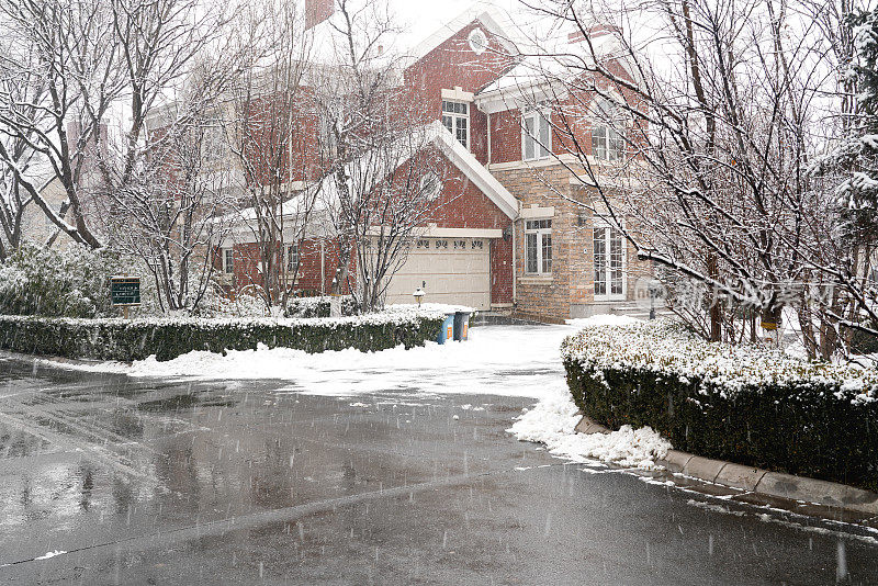 雪中的私家别墅