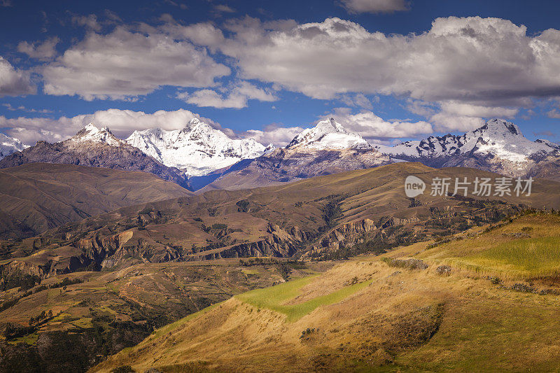 布兰卡的科迪勒拉全景在瓦阿拉兹附近，秘鲁的秘鲁秘鲁被占领了安第斯山脉