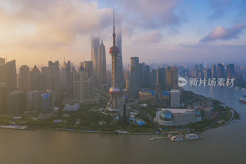 中国上海的日出全景航拍图
