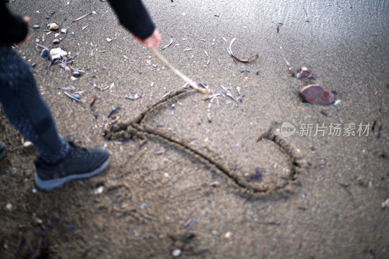 把爱画在沙子上