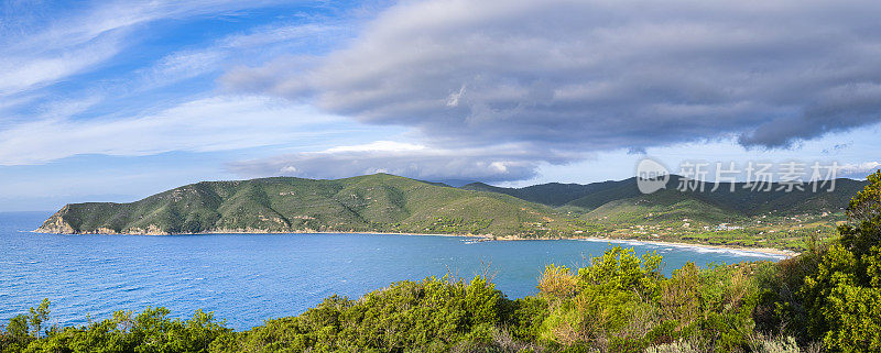 厄尔巴岛上的拉科纳湾(意大利托斯卡纳群岛)