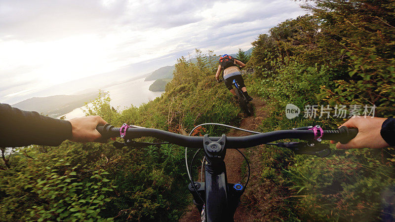 POV视角的登山骑行:挪威的MTB山