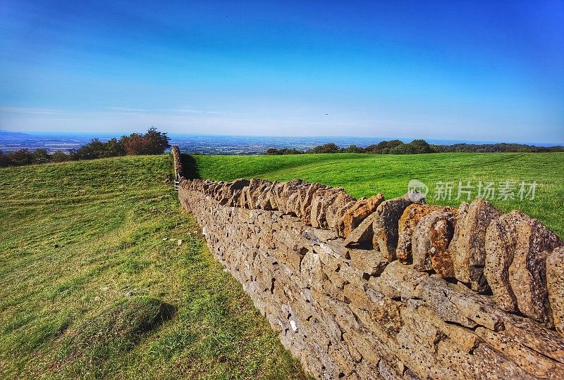 干燥的石墙，科茨沃尔德景观，农田，田野，英国农村