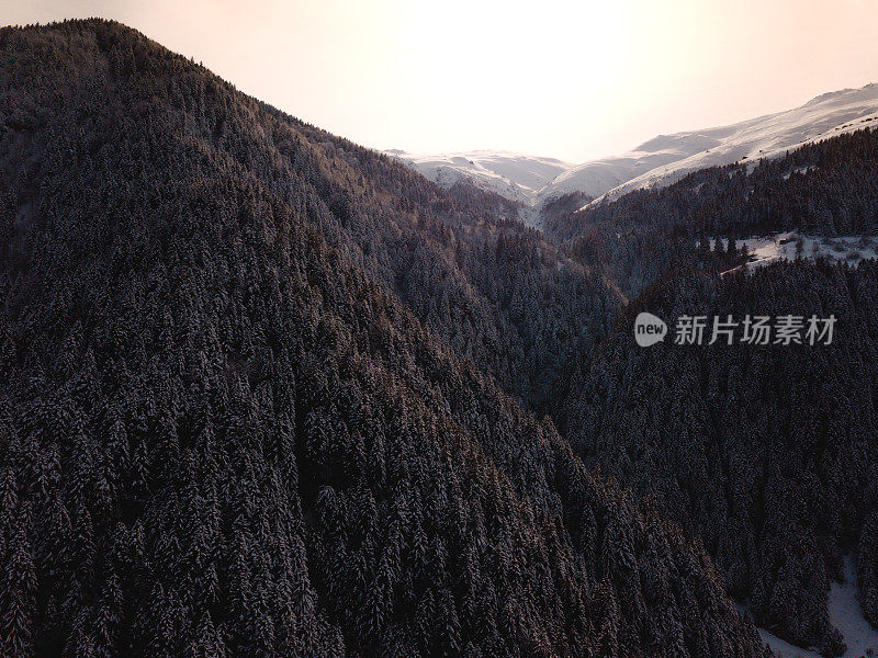 降雪，山脉和冬天