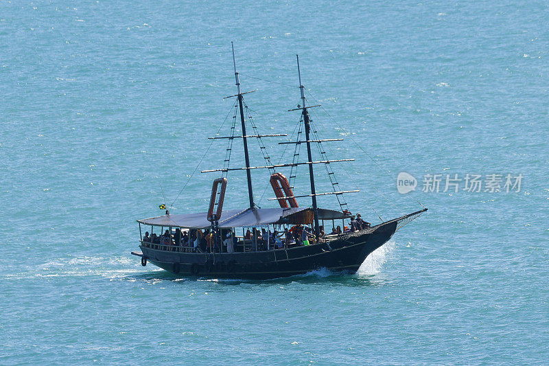 巴西布济奥斯的Tourboat