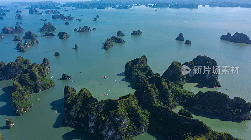 下龙湾的石山