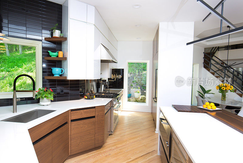 家装改造现代厨房餐厅，开放式概念设计的住宅