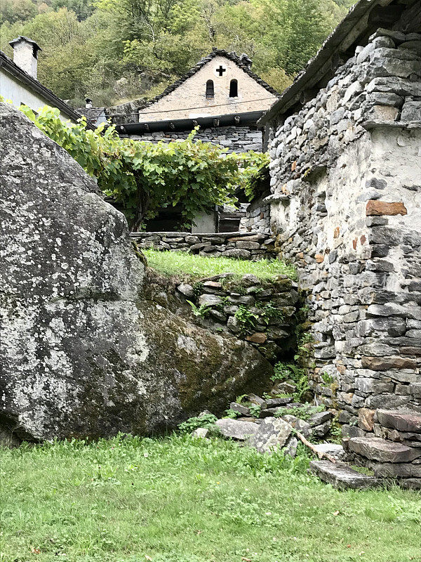 瑞士-康顿提基诺-瓦勒玛卡-托托村