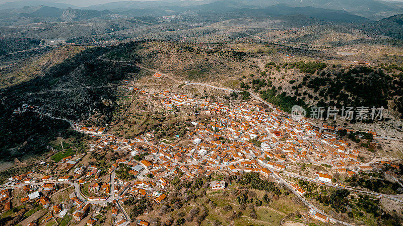 无人机拍摄的奥伦利村照片，贝加马-伊兹密尔，土耳其