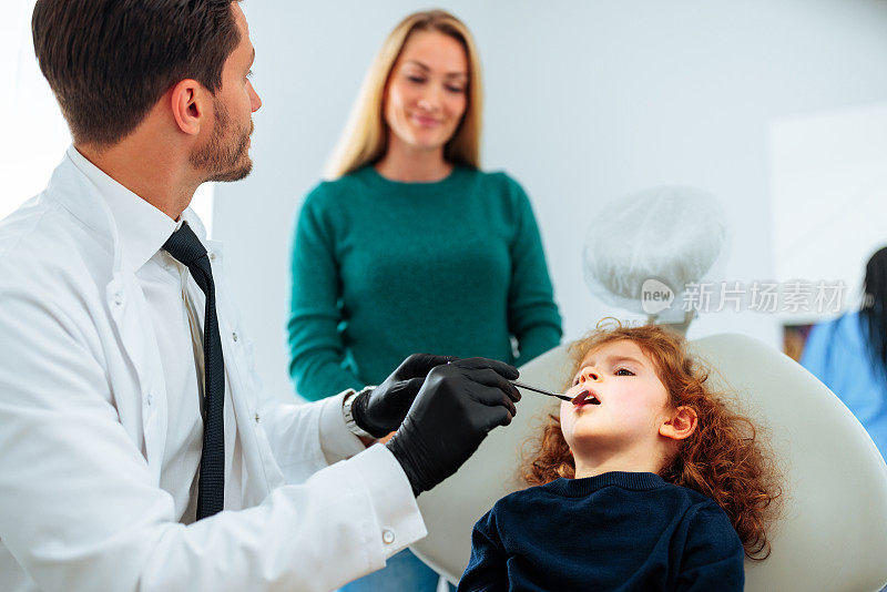 儿童预约牙医。