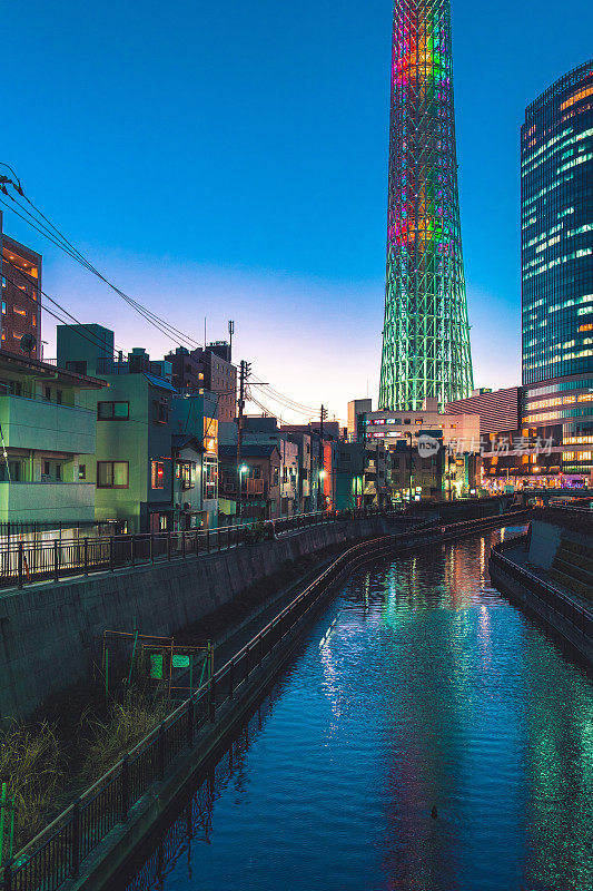 日本东京河边的东京天空树
