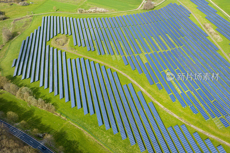 大型太阳能发电厂-鸟瞰图