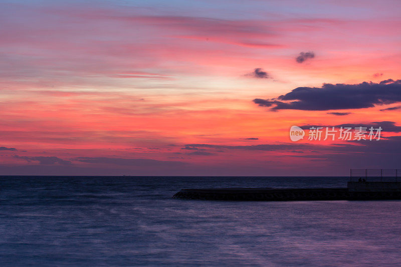 丰富多彩的日落。