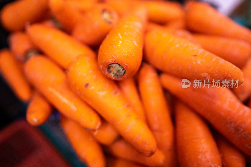 一堆胡萝卜的特写