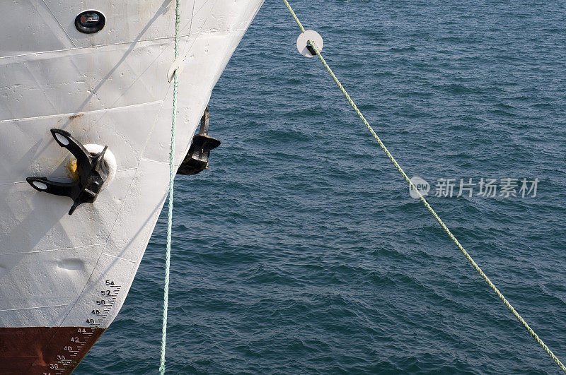 一艘客轮的锚和深度标记，土耳其，伊斯坦布尔