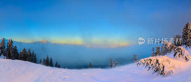 雪景火山口湖国家公园全景