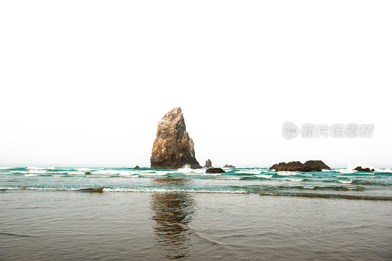 俄勒冈州的海滩岩石