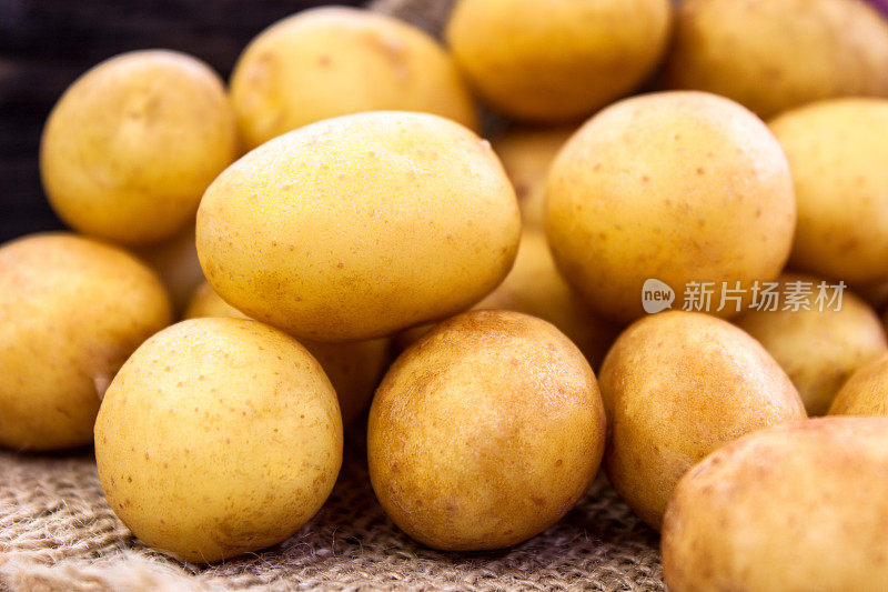 新鲜的有机土豆