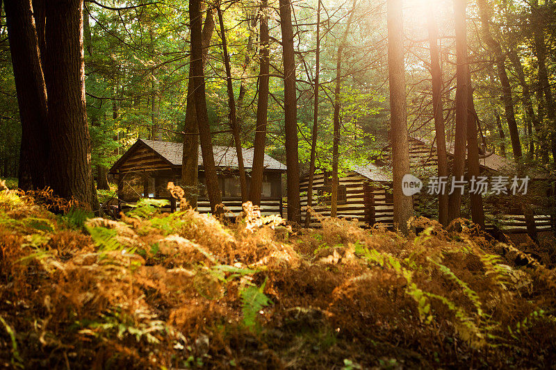 秋天的小木屋