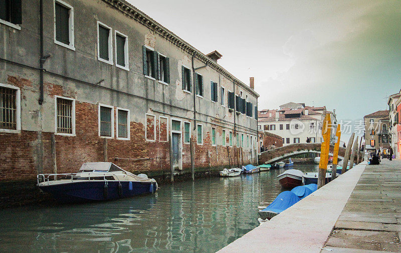 威尼斯运河人行道