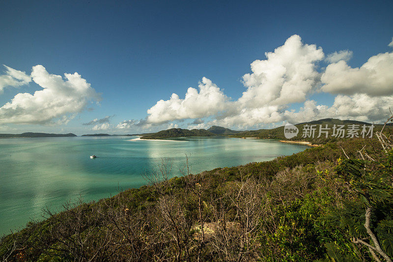 澳大利亚圣灵群岛山丘湾景色